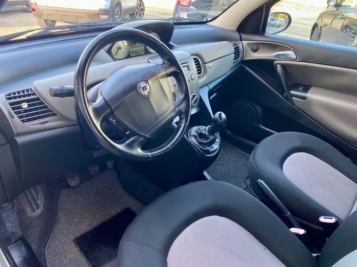 Lancia Ypsilon