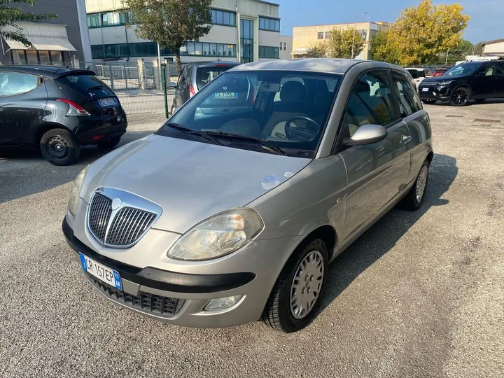 Lancia Ypsilon