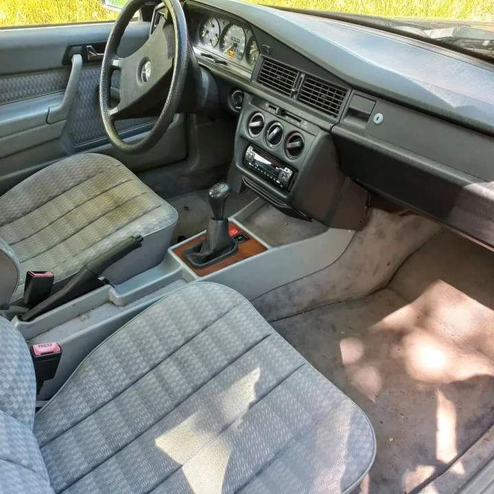 Mercedes-Benz 190