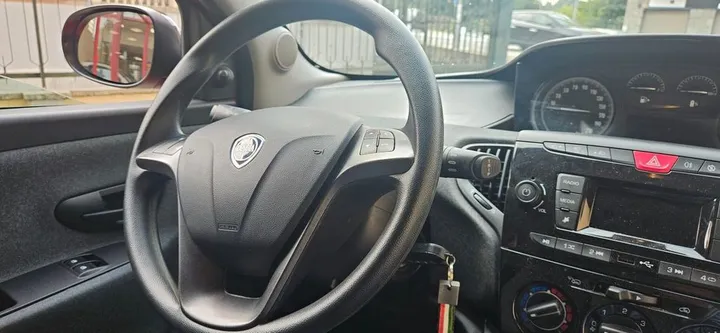 Lancia Ypsilon
