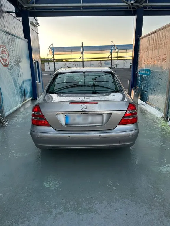 Mercedes-Benz E 200