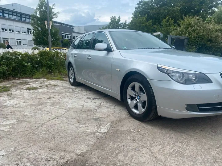 BMW 523
