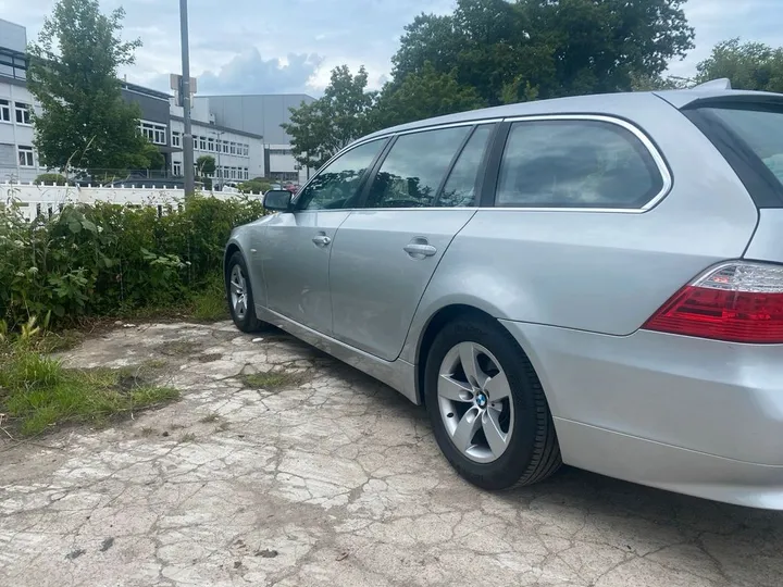 BMW 523