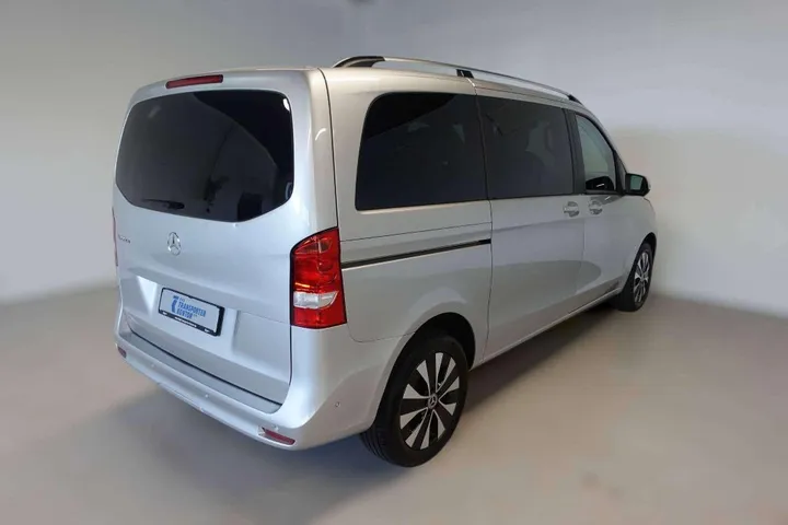 Mercedes-Benz V 220