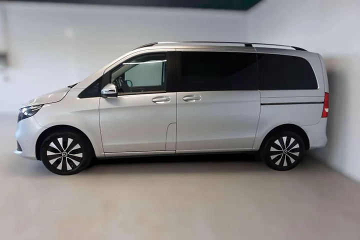 Mercedes-Benz V 220