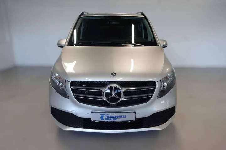 Mercedes-Benz V 220