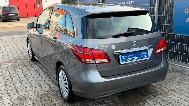 Mercedes-Benz B 180