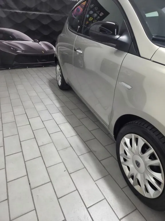 Lancia Ypsilon