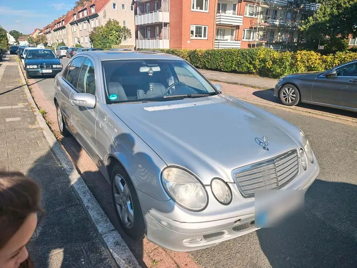 Mercedes-Benz E 240