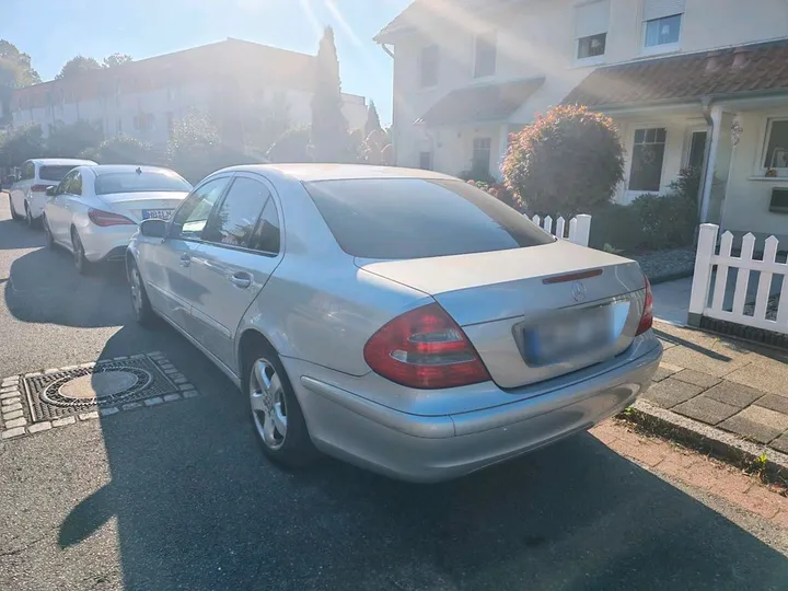 Mercedes-Benz E 240