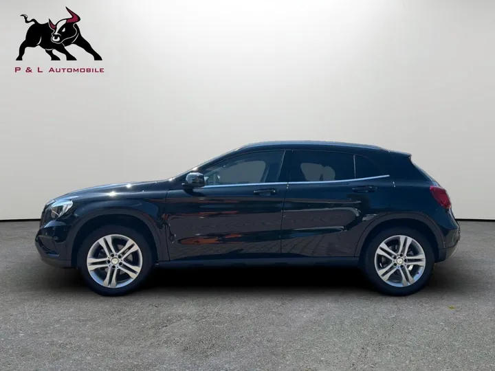 Mercedes-Benz GLA 200