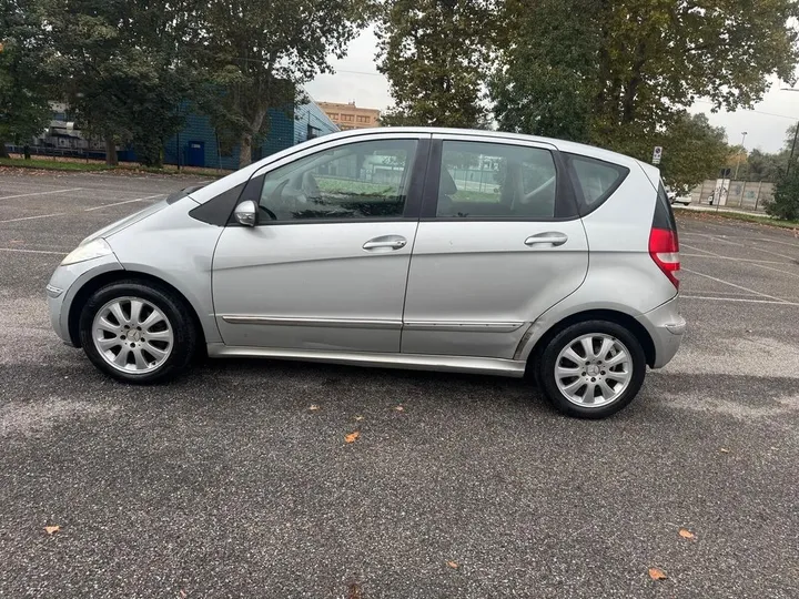 Mercedes-Benz A 200