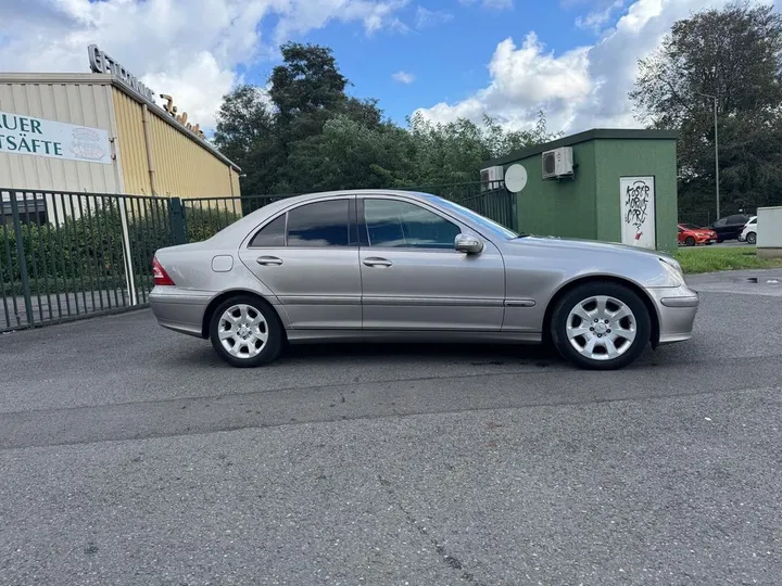 Mercedes-Benz B 220
