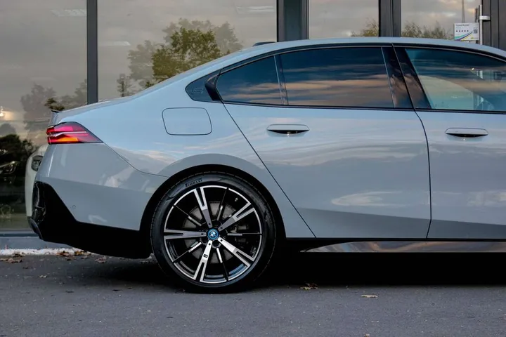 BMW i5