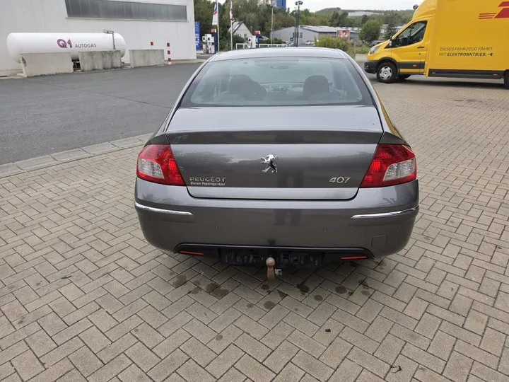 Peugeot 407