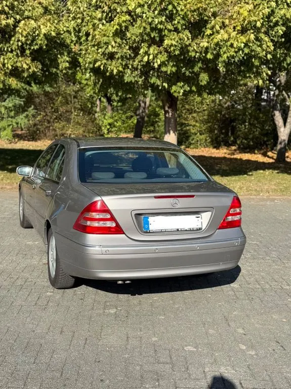 Mercedes-Benz C 220
