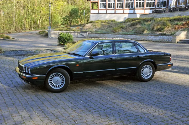 Jaguar XJ8