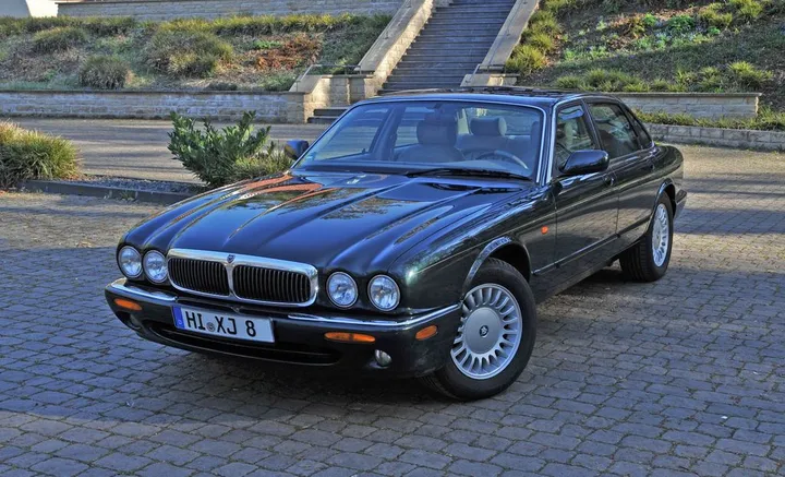 Jaguar XJ8