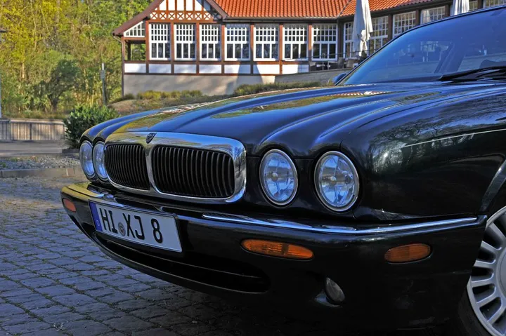 Jaguar XJ8