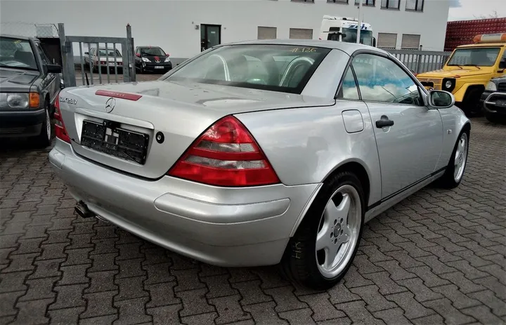 Mercedes-Benz SLK 230