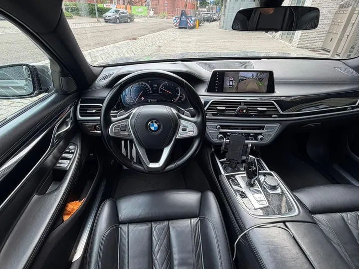 BMW 730