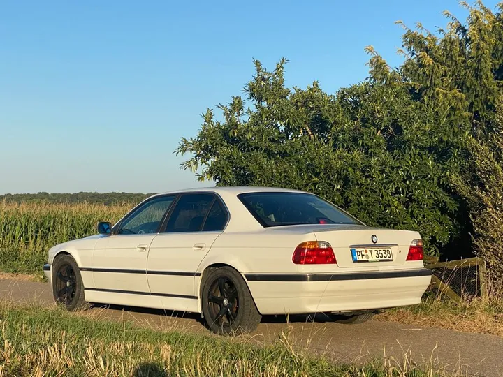 BMW 728