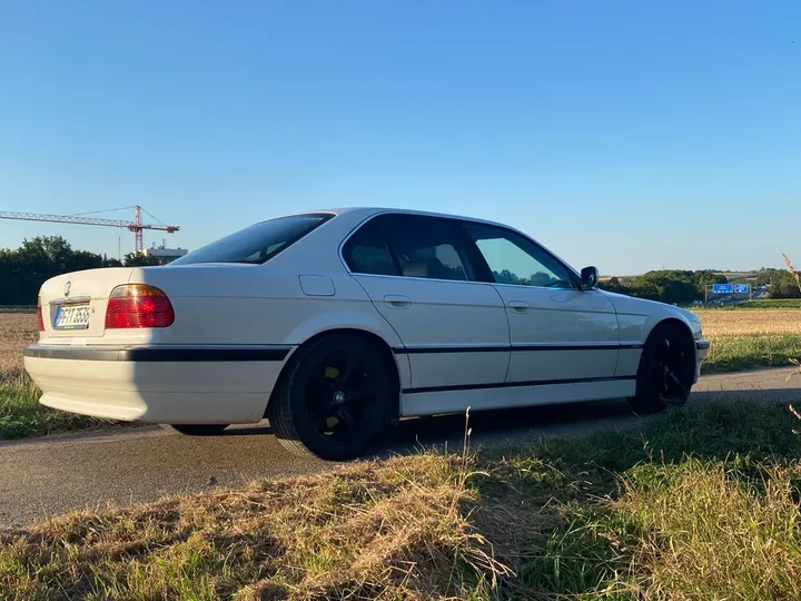 BMW 728