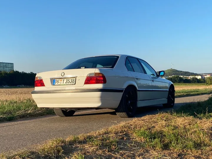 BMW 728
