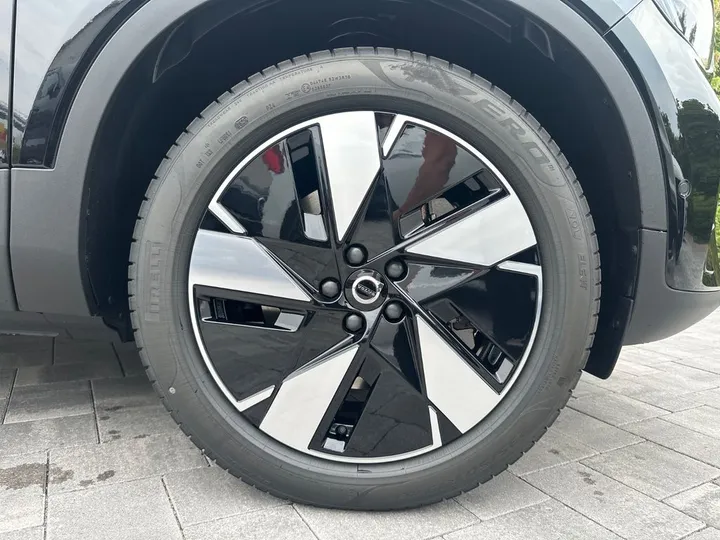 Volvo EX40