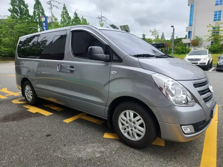 Hyundai Starex