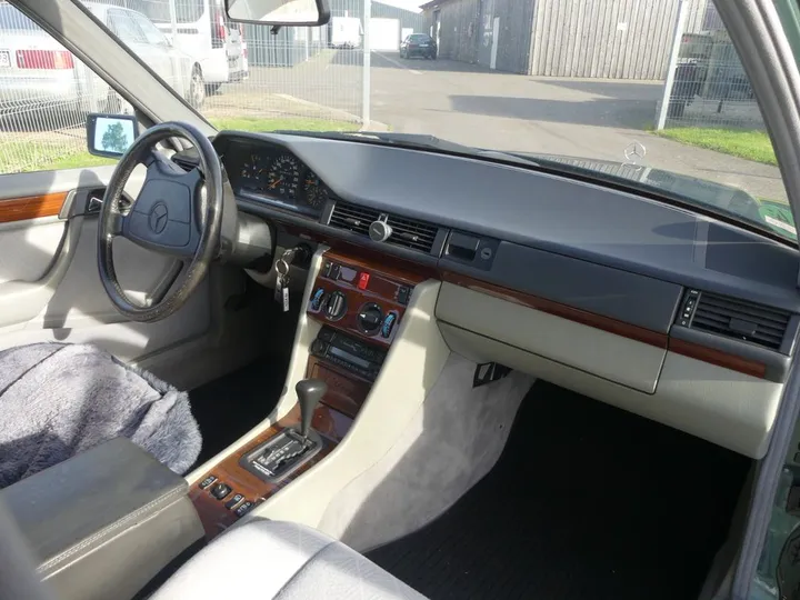 Mercedes-Benz E 280