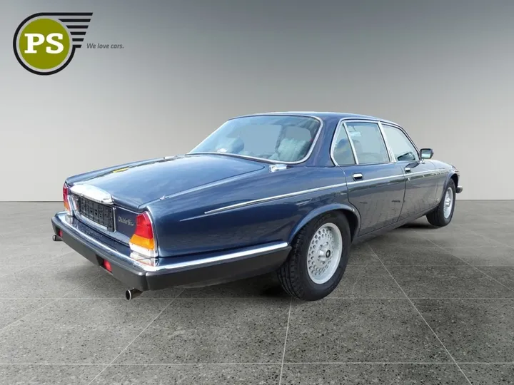 Jaguar XJ