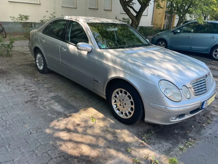 Mercedes-Benz E 240