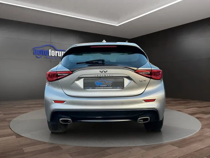 Infiniti Q30