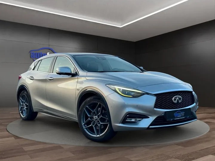 Infiniti Q30