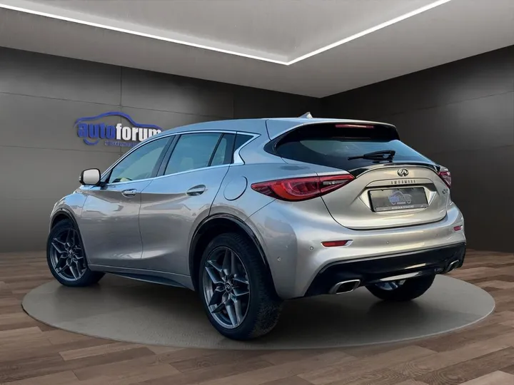 Infiniti Q30