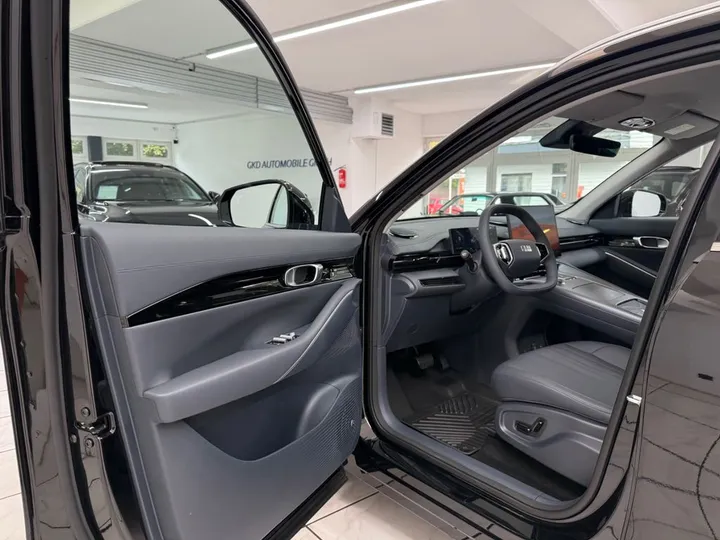 Geely E5