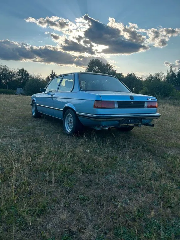 BMW 323