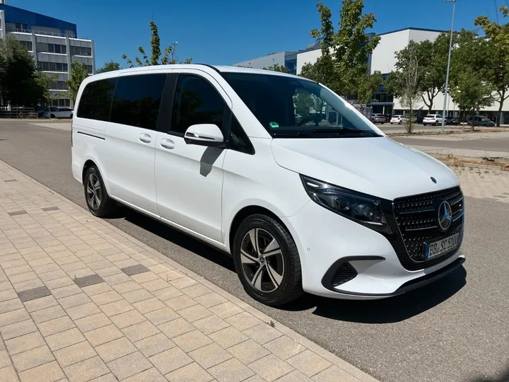 Mercedes-Benz 220