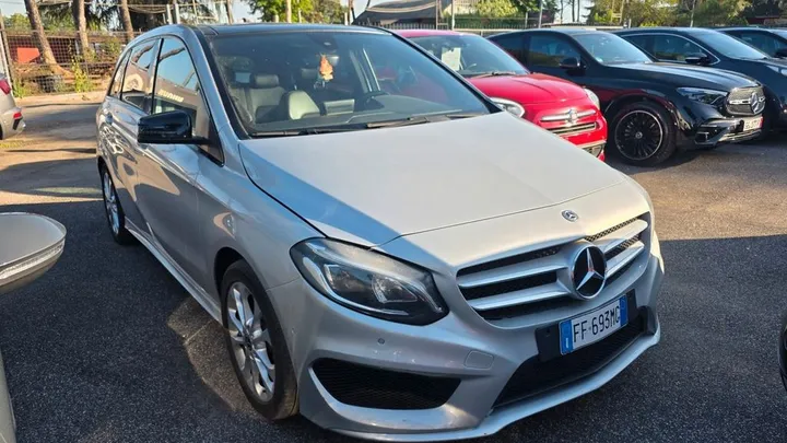 Mercedes-Benz B 180