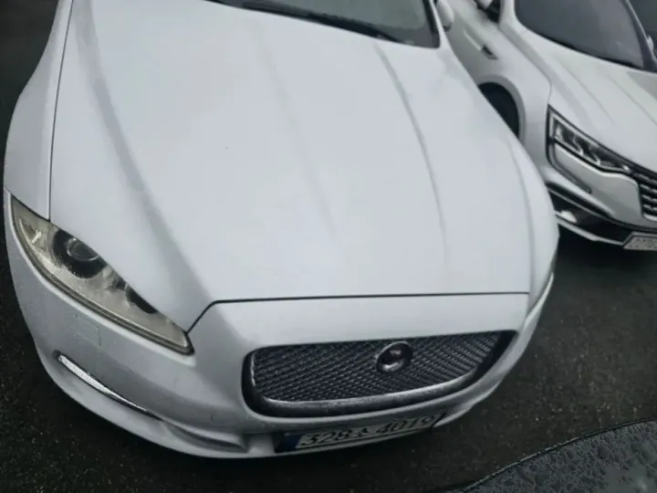 Jaguar XJ