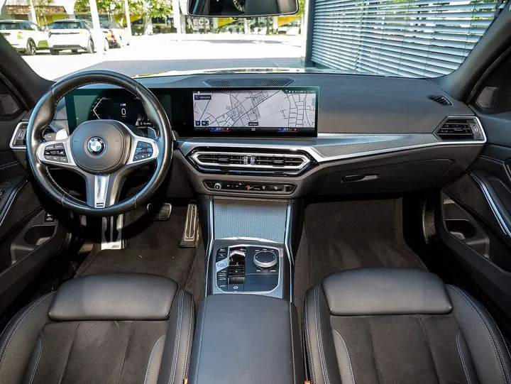 BMW 330