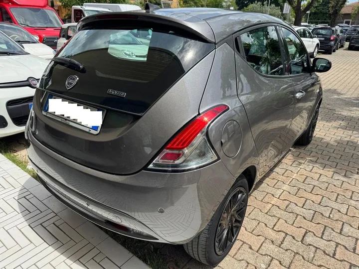 Lancia Ypsilon