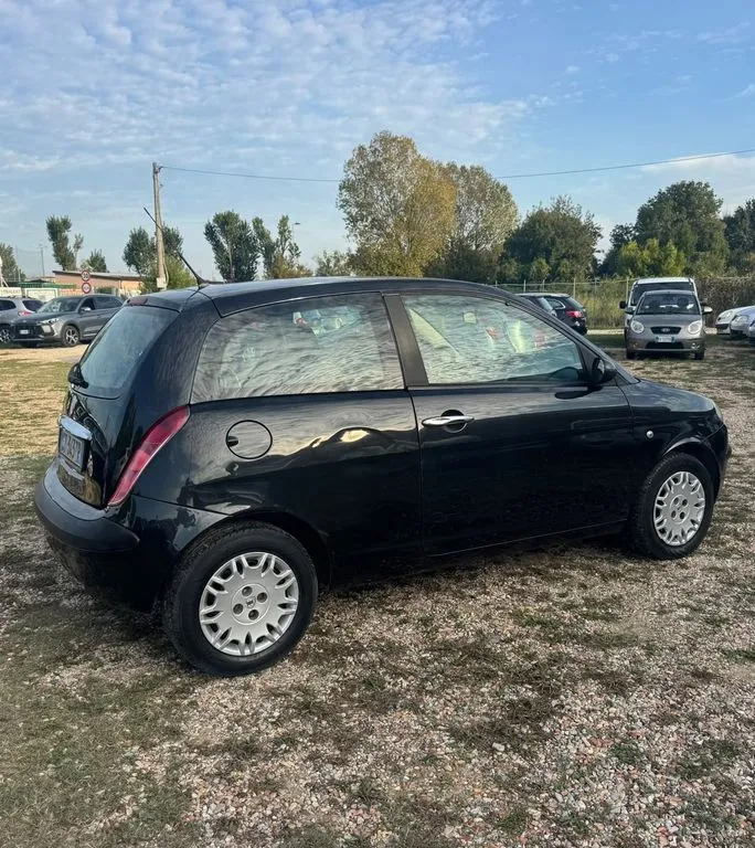 Lancia Ypsilon